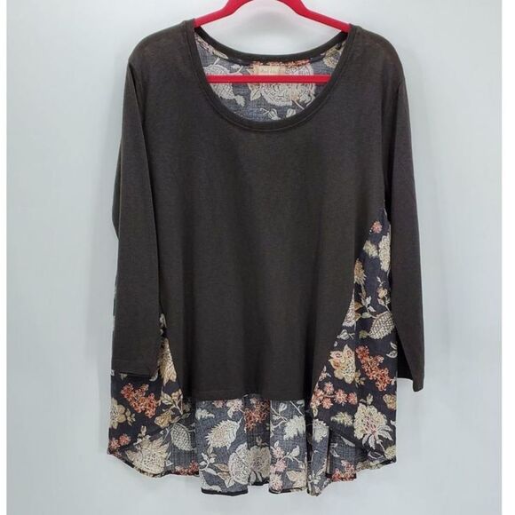 ALTAR'D STATE womens S hi lo charcoal and floral blouse top - Picture 1 of 5